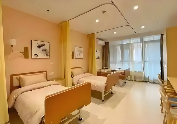 留学生入户深圳攻略_女人老了，走不动了，这2件事最好守口如瓶，这才是真聪明 聪明快车一辆野猪城际撞上