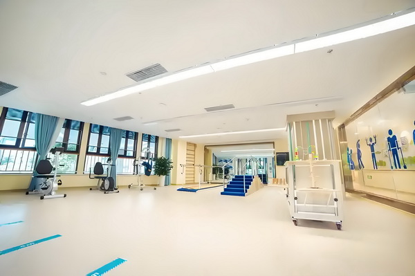 深圳落户人才中心_《你行！你上！》与姜文电影：“登味”的衰落 秉持